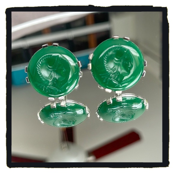 💕Beautiful Vintage Swank Cufflinks Roman Soldier Head Carved into Green Stone💕 - Picture 1 of 5
